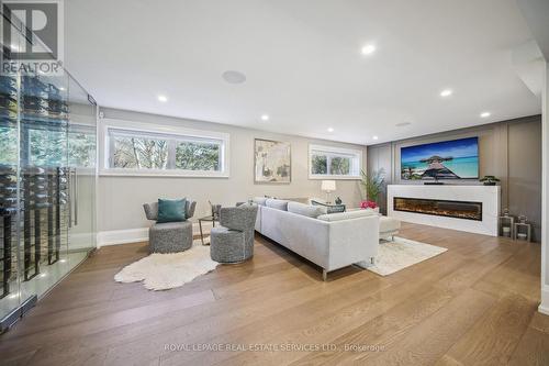 1489 Rogerswood Court, Mississauga, ON - Indoor Photo Showing Living Room With Fireplace