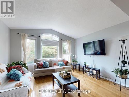 3896 Lacman Trail, Mississauga, ON - Indoor Photo Showing Living Room