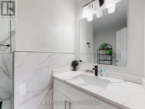 3896 Lacman Trail, Mississauga, ON - Indoor Photo Showing Bathroom