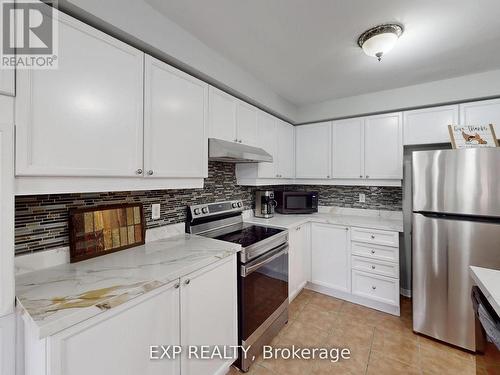 3896 Lacman Trail, Mississauga, ON - Indoor Photo Showing Kitchen