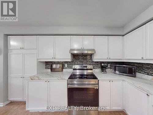3896 Lacman Trail, Mississauga, ON - Indoor Photo Showing Kitchen