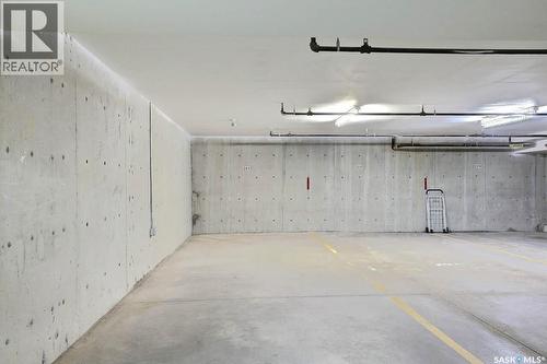 201 4721 Mctavish Street, Regina, SK - Indoor Photo Showing Garage