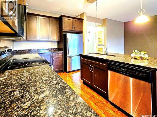 121 115 Shepherd Crescent, Saskatoon, SK - Indoor Photo Showing Kitchen