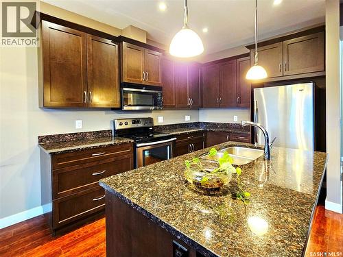 121 115 Shepherd Crescent, Saskatoon, SK - Indoor Photo Showing Kitchen With Double Sink