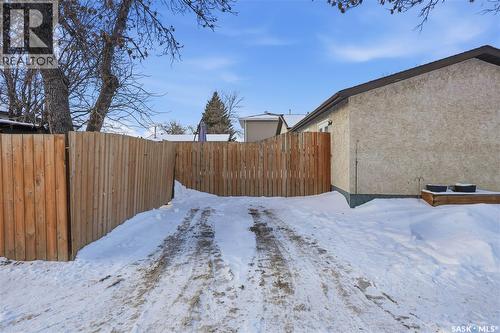 7203 Bennett Drive, Regina, SK - Outdoor