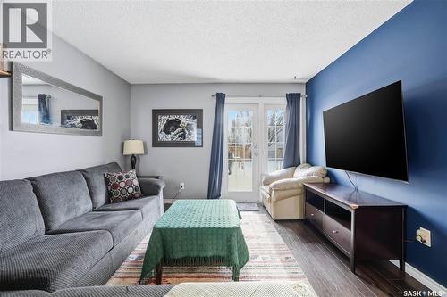 7203 Bennett Drive, Regina, SK - Indoor Photo Showing Living Room