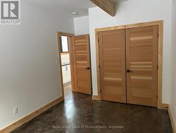 9' ceilings in bedrooms - 