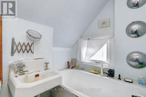 258 Kent Street, Ottawa, ON - Indoor Photo Showing Bathroom
