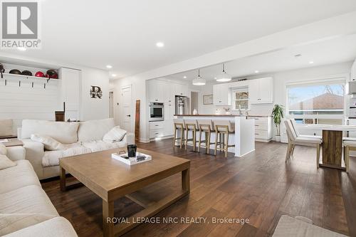 458 Doan'S Ridge Road, Welland (Cooks Mills), ON - Indoor Photo Showing Living Room