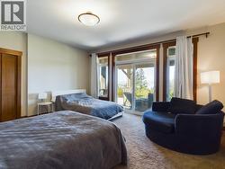 walkout bedroom - 