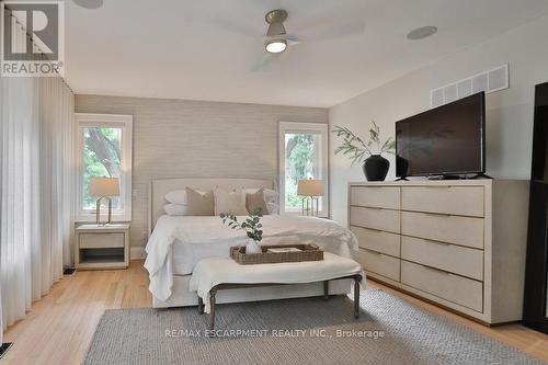 43 Mississauga Road S, Mississauga, ON - Indoor Photo Showing Bedroom