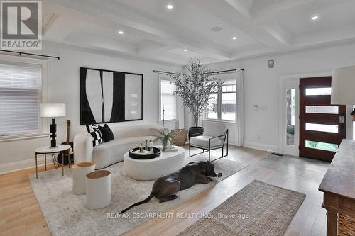 43 Mississauga Road S, Mississauga, ON - Indoor Photo Showing Living Room