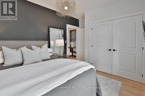43 Mississauga Road S, Mississauga, ON - Indoor Photo Showing Bedroom