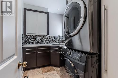 1400 Tamworth Court, Burlington, ON - Indoor Photo Showing Laundry Room