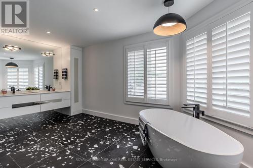 1400 Tamworth Court, Burlington, ON - Indoor Photo Showing Bathroom