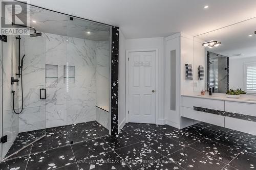 1400 Tamworth Court, Burlington, ON - Indoor Photo Showing Bathroom