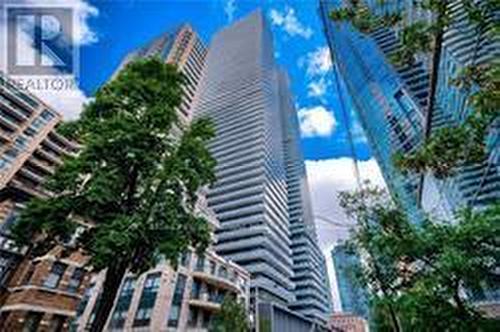 1705 - 42 CHARLES STREET E  Toronto, ON M4Y 1T4