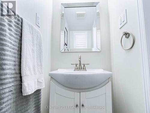 4110 Forest Run Avenue, Burlington, ON - Indoor Photo Showing Bathroom