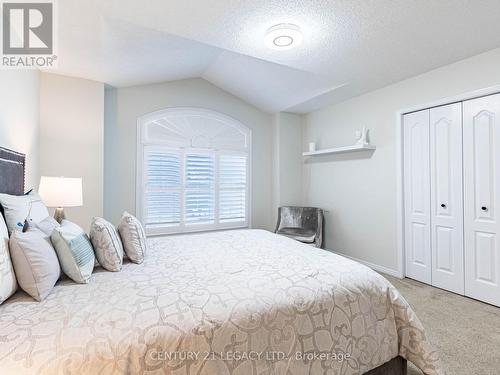 4110 Forest Run Avenue, Burlington, ON - Indoor Photo Showing Bedroom