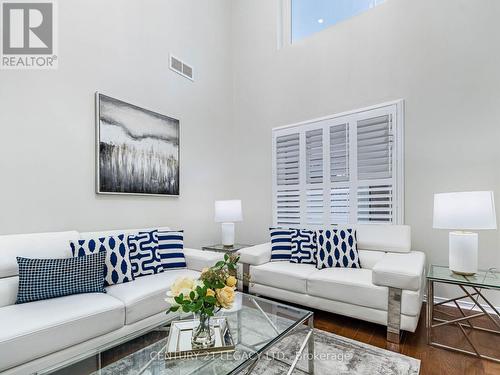 4110 Forest Run Avenue, Burlington, ON - Indoor Photo Showing Living Room