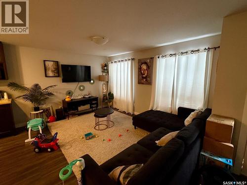 2260 Montreal Street, Regina, SK - Indoor Photo Showing Living Room