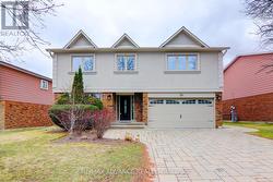 19 ABBEYWOOD TRAIL  Toronto, ON M3B 3B4