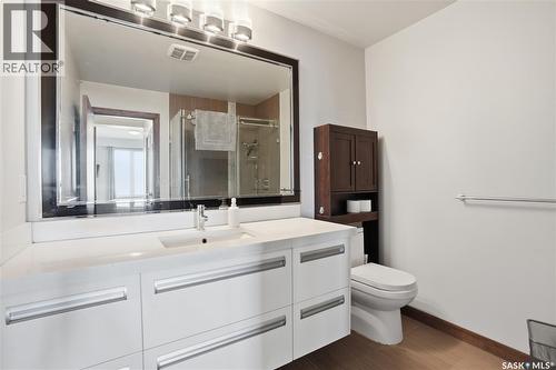 414 2101 Heseltine Road, Regina, SK - Indoor Photo Showing Bathroom