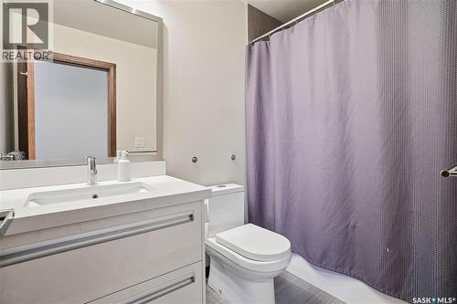 414 2101 Heseltine Road, Regina, SK - Indoor Photo Showing Bathroom