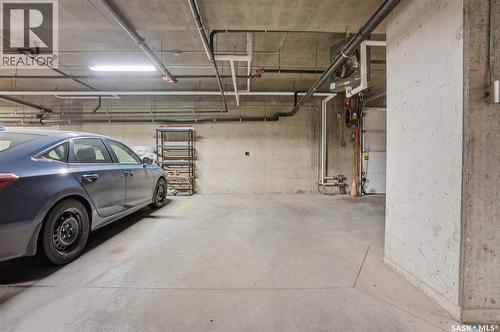 414 2101 Heseltine Road, Regina, SK - Indoor Photo Showing Garage