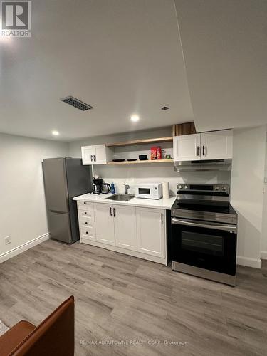 66 Wellington Street S, Hamilton, ON - Indoor Photo Showing Kitchen