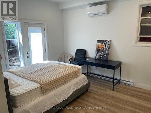 66 Wellington Street S, Hamilton, ON - Indoor Photo Showing Bedroom