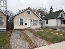 92 EAST 24TH STREET  Hamilton, ON L8V 2Y1