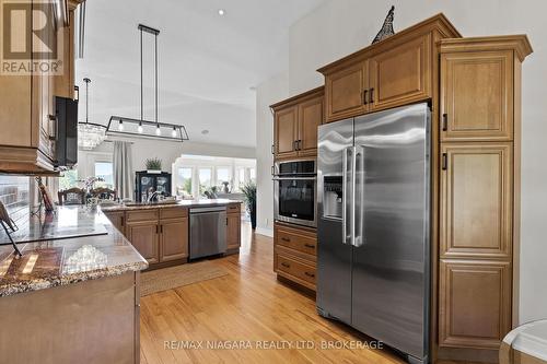 116 Sunrise Court, Fort Erie (Ridgeway), ON - Indoor Photo Showing Kitchen