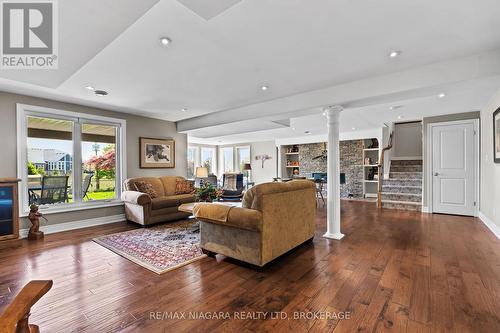 116 Sunrise Court, Fort Erie (Ridgeway), ON - Indoor Photo Showing Living Room
