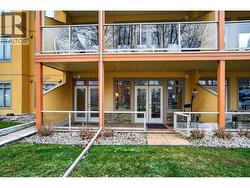 Covered patio and private entrance - 