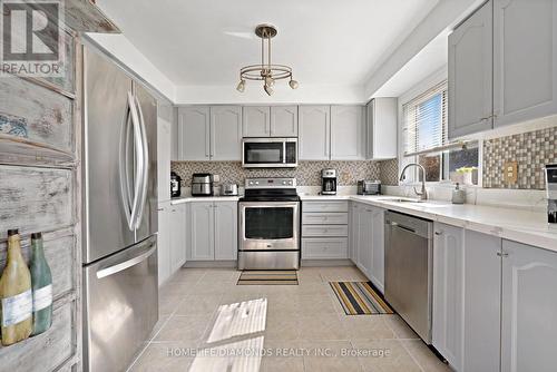 540 Delphine Drive, Burlington, ON - Indoor Photo Showing Kitchen With Upgraded Kitchen