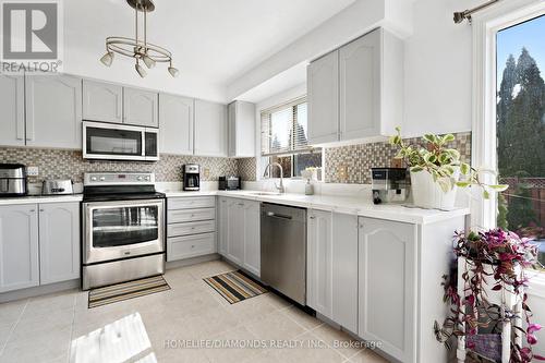 540 Delphine Drive, Burlington, ON - Indoor Photo Showing Kitchen