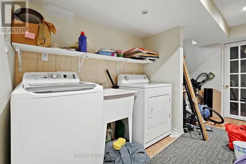 540 Delphine Drive, Burlington, ON - Indoor Photo Showing Laundry Room