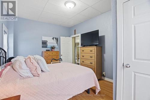 186 Wellington Street S, Goderich (Goderich (Town)), ON - Indoor Photo Showing Bedroom