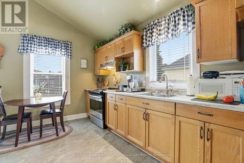 186 Wellington Street S, Goderich (Goderich (Town)), ON - Indoor Photo Showing Kitchen With Double Sink