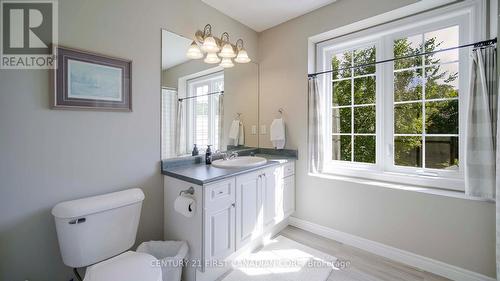 327 Richmeadow Road, London North (North M), ON - Indoor Photo Showing Bathroom