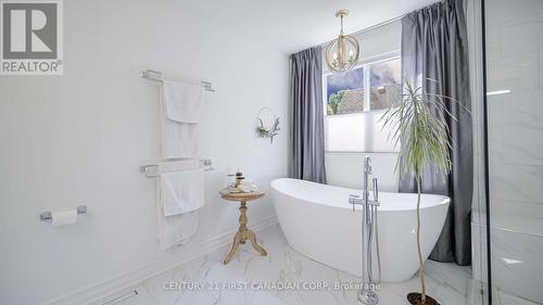 327 Richmeadow Road, London North (North M), ON - Indoor Photo Showing Bathroom