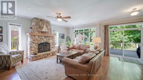 327 Richmeadow Road, London North (North M), ON - Indoor Photo Showing Living Room With Fireplace