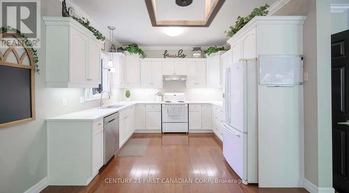 327 Richmeadow Road, London North (North M), ON - Indoor Photo Showing Kitchen