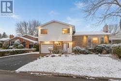 2221 CIRCLE PLACE  Ottawa, ON K1G 3E2