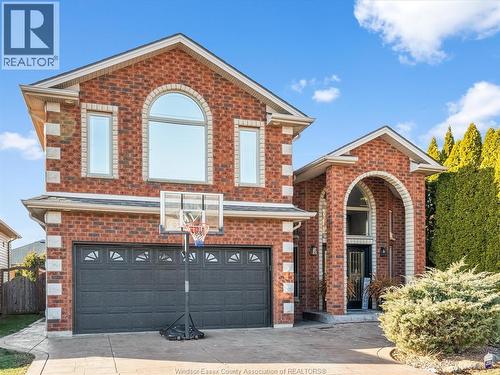 957 BANWELL  Windsor, ON N8P 1J3