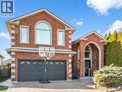 957 BANWELL  Windsor, ON N8P 1J3