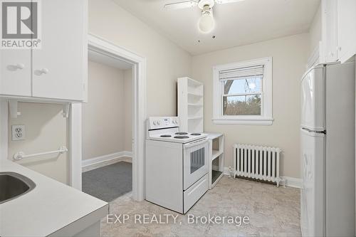 1105 Haig Boulevard, Mississauga, ON - Indoor Photo Showing Kitchen