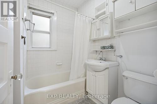 1105 Haig Boulevard, Mississauga, ON - Indoor Photo Showing Bathroom