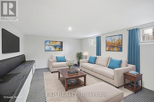 1105 Haig Boulevard, Mississauga, ON - Indoor Photo Showing Living Room